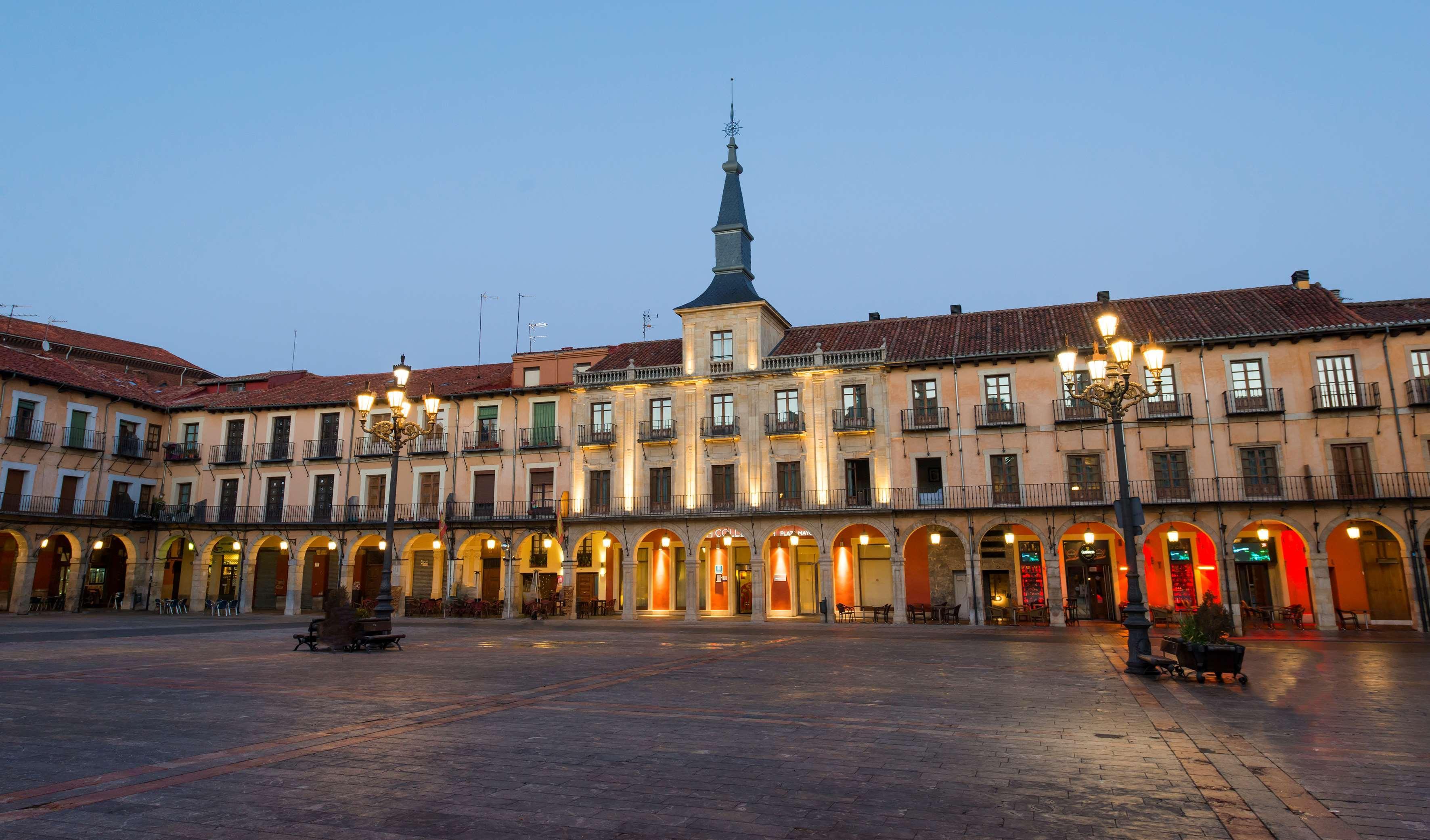 Nh Collection Leon Plaza Mayor Exteriör bild