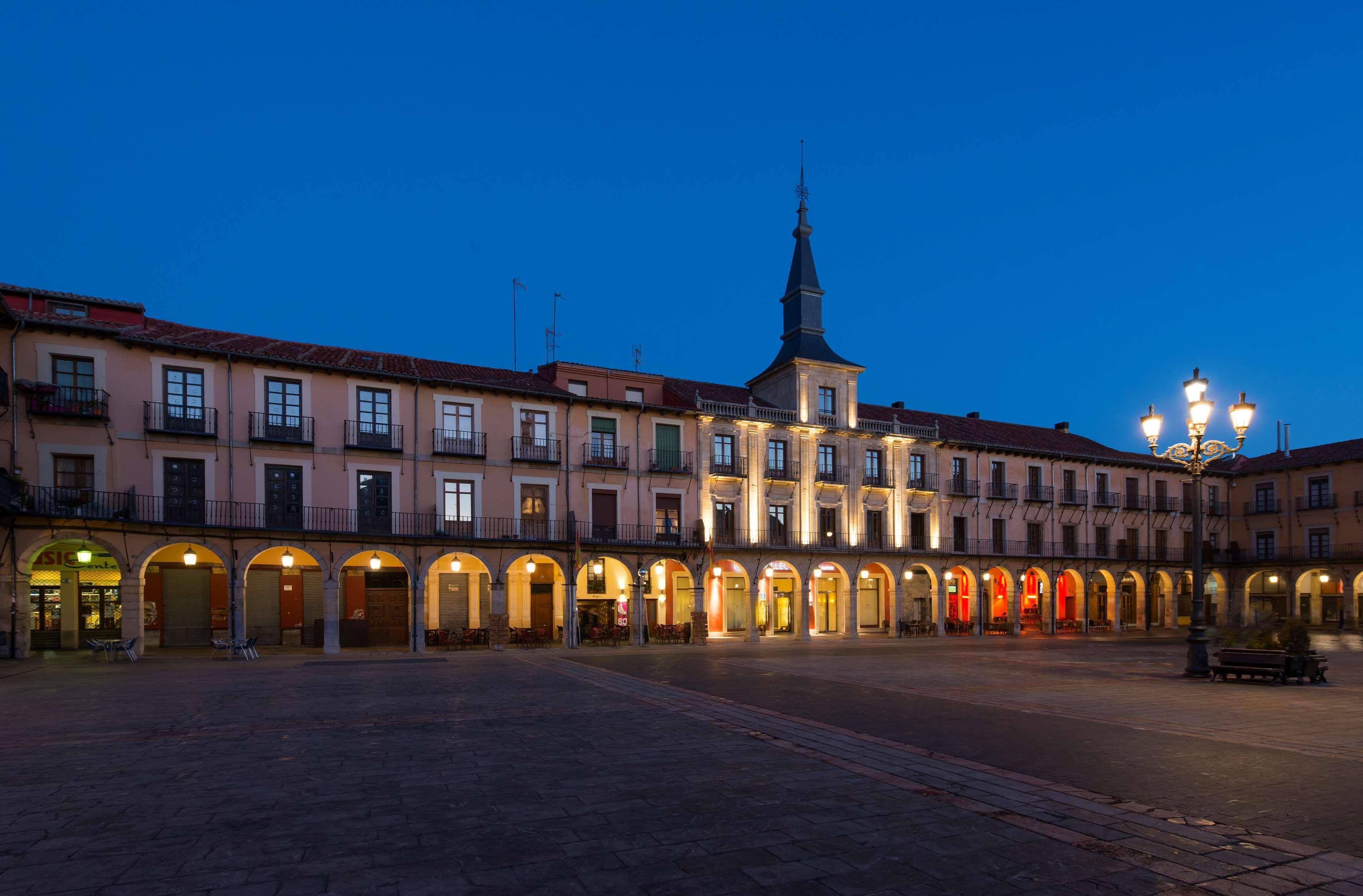 Nh Collection Leon Plaza Mayor Exteriör bild